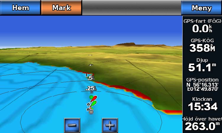 Sjökort och 3D-sjökortsvyer Mariner s Eye 3D Ett BlueChart g2 Vision-datakort innehåller Mariner s Eye 3D, en detaljerad tredimensionell vy över och bakom båten (baserat på din kurs) som ett visuellt