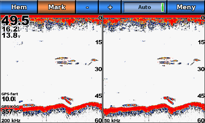 Ekolod Delad zoombild av ekolodningen Delad zoombild av ekolodningen visar ett helskärmsdiagram av ekolodsavläsningar och en förstorad del av diagrammet på samma skärm.