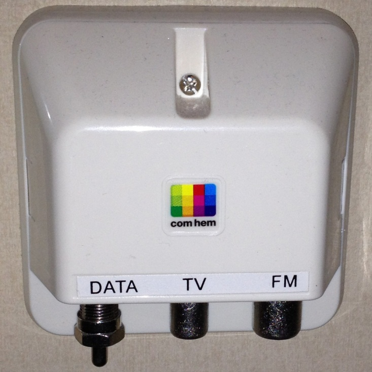 IP-anslutning (DATA) I detta uttag ansluts datorn via Hipnet (höghastighets-ip-nät) vilket är en bredbandsanslutning som innebär att man kan koppla upp sig med en persondator mot Internet.