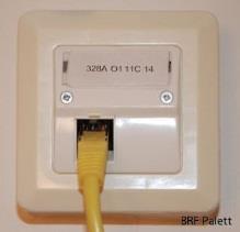 Varianter av uppkoppling kabel Stadsnät Annan nätägare, oftast i BostadsRättsFöreningar ADSL via telejacket ComHem/Tele2 ( 3 hål i väggen, antennuttag)