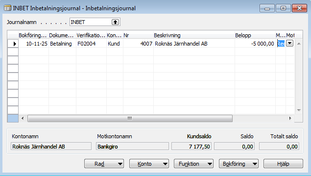 Lägg märke till att beloppsfältet är uppdaterat med summan för inbetalningen. Bokför nu inbetalningen genom att klicka på knappen bokför och välj Bokför.