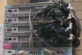 9 4.1.3 Intelligenta 4.2 Switchar Intelligenta hubbar har ännu fler finesser än de aktiva hubbarna och kan t.ex även fungera som en slags switchar.