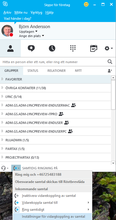 Vidarekoppling av samtal En viktig funktion i Skype för företag är möjligheten att vidarekoppla samtal så att det samtidigt ringer