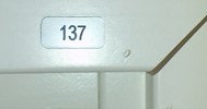 Vid felanmälan ska rumsnumret anges, se utsida dörrkarm.