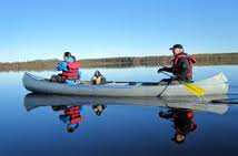 GRILLNING OCH PADDLING Tisdag 4 augusti Kanotpaddling och grillning vid Ryssbysjön Den som vill får prova