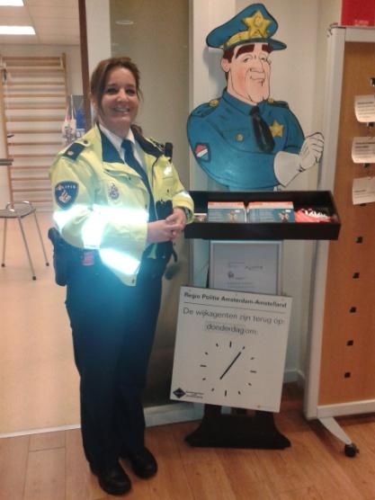 eller tvångsomhändertagande. Trots min mycket ringa kunskap i holländska kunde jag konstatera att mötesdeltagarna hade stort förtroende för Maaikes uppgifter och verkade nöjda när vi lämnade mötet.