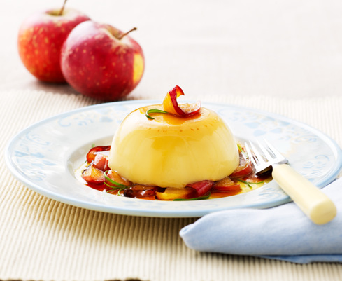 Puddingar Brylépudding med rosmarinsstekta äpplen En riktigt spännande och festlig dessert som är perfekt att laga under hösten, när det finns gott om nyskördade svenska äpplen