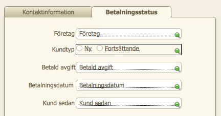 Klicka på Granskare för att öppna Granskare, om den inte redan är öppen. 5. Välj Data. Under Fält väljer du Alternativknappar vid Styr formatmall. 6. Vid Värden från väljer du värdelistan Kundtyper.