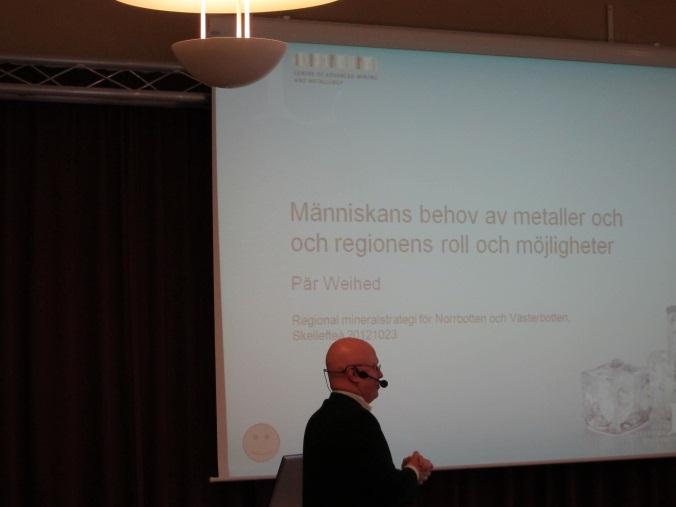 Tina fortsatte sin presentation med att den Regionala Mineralstrategin skulle kunna skapa tillväxtmöjligheter genom att man med konkreta och prioriterade mål ökar