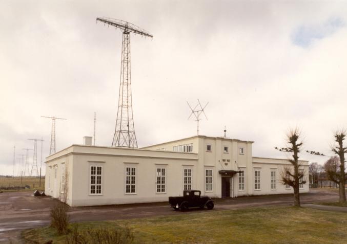 Andra civila resurser för ubåtskommunikation Karlsborg radio, Europas väckarklocka Operativ från 1918 till 1993 Moderniserades flera gånger Varberg radio, Grimeton