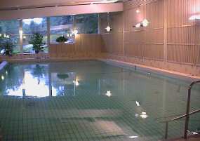 Torsdagar VARMBAD Badet börjar den 5 september. Varmbad på Ljungby Lasarett Badet slutar den 12 december. Det kostar 1200 kronor för en termin. Badet startar klockan 16. Badet slutar klockan 17.