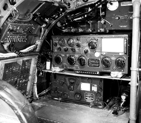 1 The ART-13 along with a BC-348 receiver installation onboard a Lancaster bomber. Foto lånat från Radio Boulevard Western Historic Radio Museum. Se notis nedan om SK7SMB!