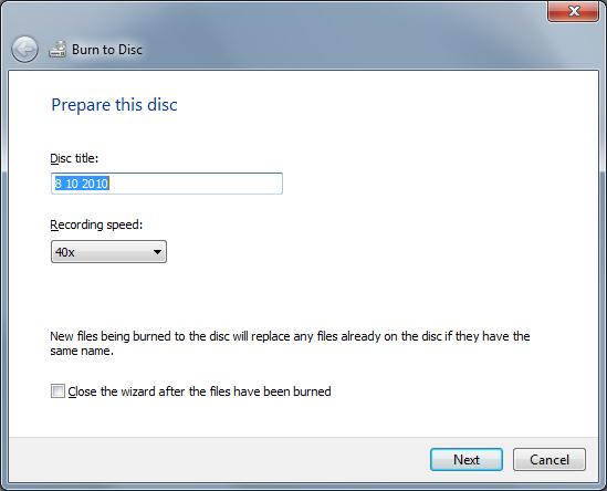6. Utdata videor och bilder! Infoga en tom CD/DVD i datorns optiska enhet. Öppna den mapp där du har samlat alla bilder och klicka på "Burn" i verktygsfältet överst i mappen.