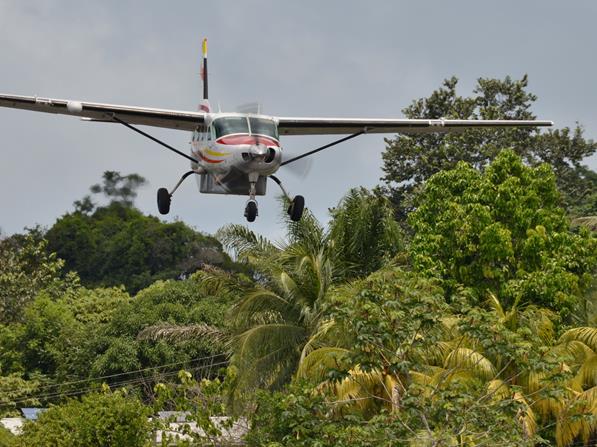 Dag 3, 9 nov: Vi flyger 75 minuter söder ut över ett hav av regnskog till Palumeu Jungle Lodge som är vår bas de närmaste 5 dagarna.
