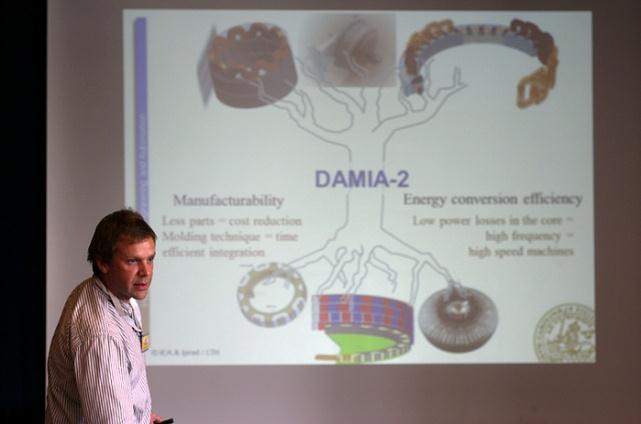 Introduktion: Mats Alaküla Monterprogram: Avo Reinap Seminarium DAMIA2 Plast och järnpulver i nya motorer Förenklar tillverkningen av elektriska motorer och gör dem både