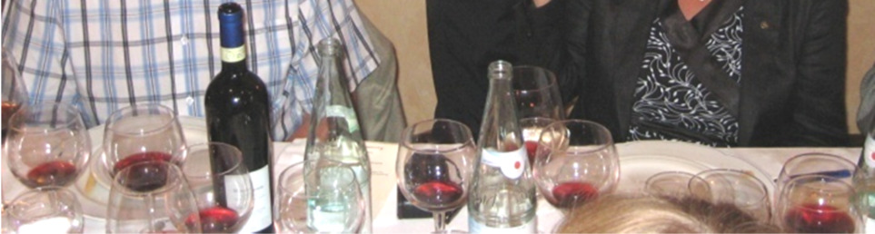 Barolo Piemontes röda guld 23 27 september 2015 Vem kan väl motstå ett glas vin av yppersta kvalitet som avnjutes på en restaurang med utsikt över kullarna i det berömda italienska vindistriktet