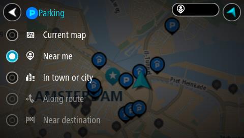 Kartan öppnas och visar platser med parkeringsplatser. Om en rutt har planerats visas parkeringsplatser nära din destination på kartan.