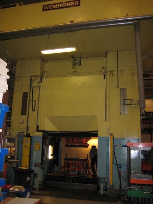 Wemhöner (1 300 ton) Hydraulisk press, enkelverkande Teknisk data, press nr 111 803: 13 000 kn (1 300 ton)