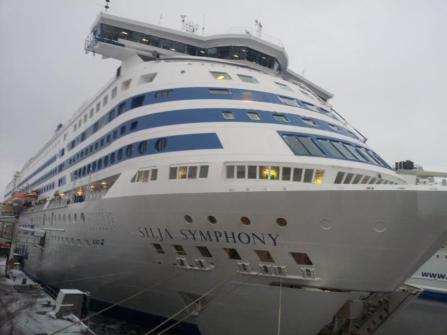 Vi reser med det lyxiga fartyget Silja Symphony. Vi kommer att ha två nöjeskvällar ombord ute till sjöss och en dag i Helsingfors. Vi kommer äta gott dansa umgås och ha kul!