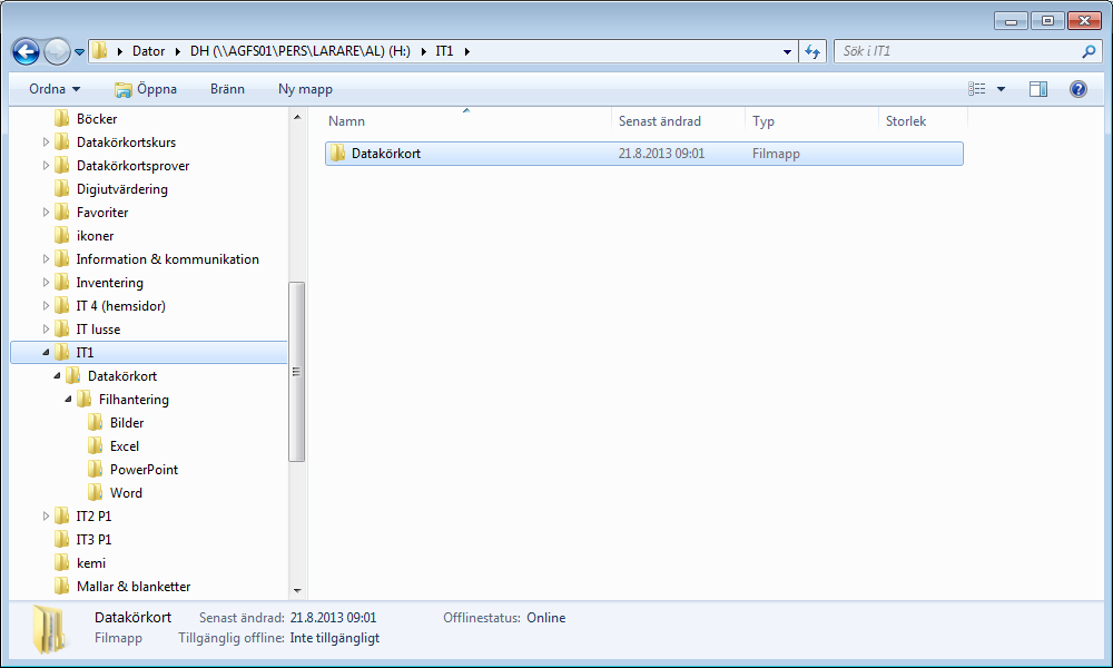Peka på mappen IT1 på ditt konto, det dyker upp en pil till höger om mappen, klicka på den. Nu fäller du ut undermappen och du kan klicka på Datakörkortsmappen.