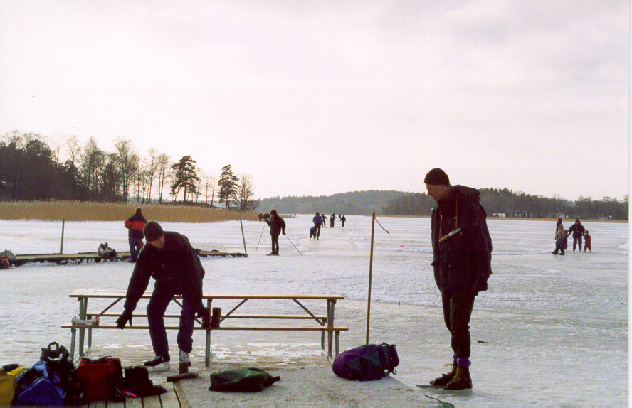 Årsredovisning 2000 Populärt vinternöje i Vallentuna