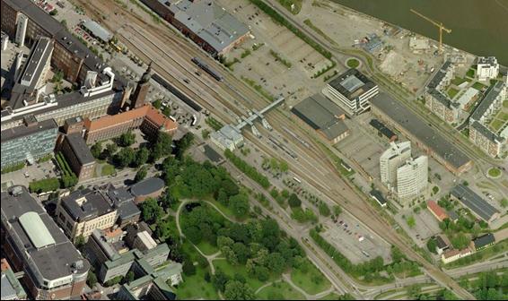 I anslutning till stationen finns stora öppna platser, som Vasaparken och hamnbassängen. Genom en tät stadsväv i hela stationsområdet, kan resecentrum få ett centralt och stadsmässigt läge.