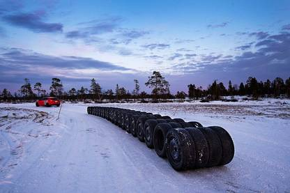 att sålla fram de bästa däcken. Och för att upptäcka de odugliga innan de hinner säljas till intet ont anande bilägare. Fotnot: Vi använde Ford Focus 2,0 som testbil med däckstorlek 205/55R16.