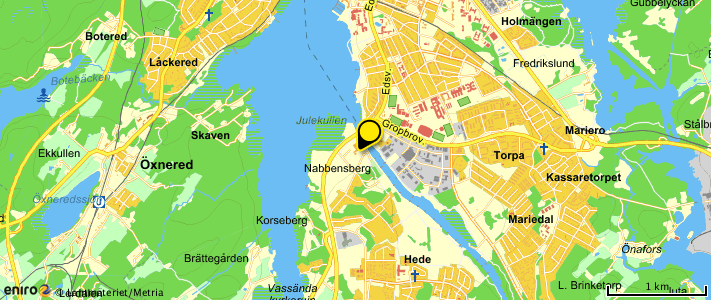 Från Trollhättan Stallbackabron Vänersborg ligger hotellet på höger sida 2 km innan centrum.