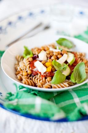 Måndag: Barnens pasta med tomatsås Grönsaksbuffé: rostade kikärter, stekt zucchini & paprika, färsk basilika, rödlök, ost Mellanmål: höstens äppelgröt Dagens smak: kikärter, zucchini Barn får