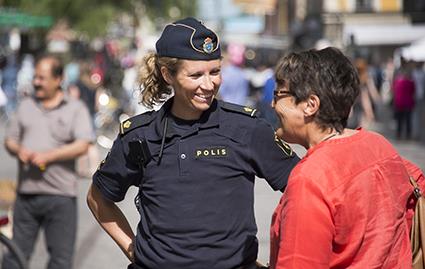 Lokalpolisområdet polisens nav Exempel på lokalpolisområdets ansvarsområden: Ingripandeverksamhet dygnet runt. Utredningsverksamhet.