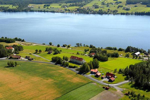 Boverkets uppdrag Boverket är förvaltningsmyndighet för frågor om byggdmiljö och hushållning med mark- och vattenområden, för fysisk planering, byggande