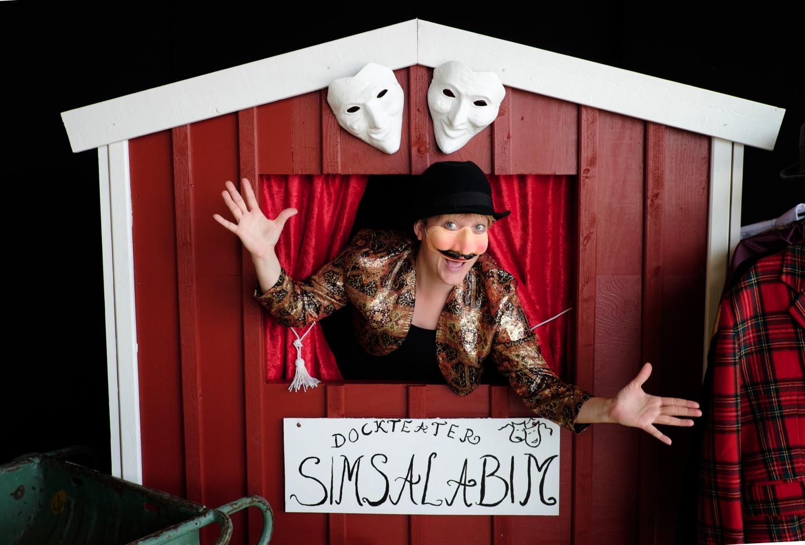 Lustfyllt lärande i Köping Dockteater Improvisation där man förslagsvis arbetar tre och tre (två dockskådespelare och en regissör).