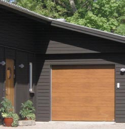 T45 träport, ISO45 Golden Oak Novoferm T45 träport - Elegant till överkomligt pris Novoferm T45 träport har sektioner av massivt trä.
