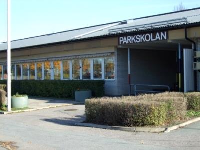 LOKAL ARBETSPLAN 2014/15 Parkskolan F-6, fritidshem och tal-och kommunikationsklass Papegojan Parkskolan är en trivsam skola, belägen centralt i Norrtälje tätort.