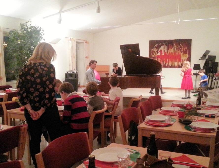 4. Jahresbericht des letzten Jahres Der Samichlaus, wurde am 8. Dezember wieder in der St. Peters Kirche in Danderyd gefeiert.
