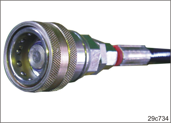 Konstruktion och funktion 5.4.1 Inkoppling av det hydrauliska färdbromssystemet 1. Dra åt parkeringsbromsen (se Bild 52). 2. Koppla traktorn och maskinen (se kap.