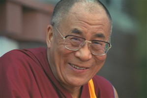 Dalai Lama Råd från hjärtat vägledning för den moderna människan "Man kan inte hjälpa sig själv om man inte hjälper andra.