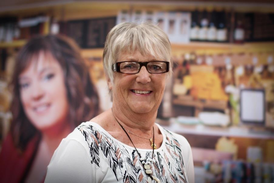 Kristina Carlsson, Vedevåg: Jag vill bjuda Lotta på västgötakakan från en västgöte till en annan.