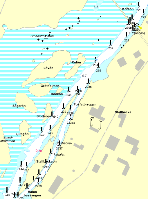 1.6 Farleden och olycksplatsen Trollhätte kanal är 82 km lång varav 10 km är grävd och sprängd kanal, resten är naturlig farled i Göta älv. På sträckan passeras 12 broar, varav 3 är fasta.