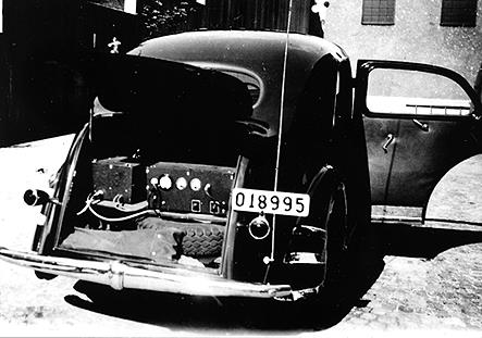 1 Mobilradio m/1938 i en polisbil i Göteborg. Sände på 4165 khz. Rakels föregångare? SSA-Bulletinen v 41 2014 Din kanal till bättre vetande! Sammanställd 2014-10-08. Redaktör SM1WXC Christer.