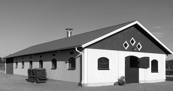 -16- På min nybyggda anläggning Stall Myrtorpet söder om Växjö, tar jag emot och utbildar ponnyer och hästar för: inridning