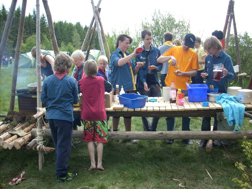 Höstmarknad: Den 23/10 anordnades som sedvanligt en rolig höstmarknad med inledande scoutinvigning.