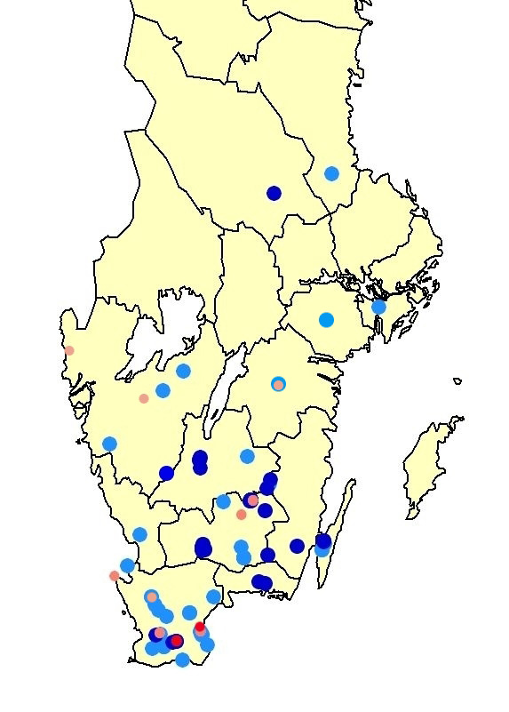 Östergötlands län. Det är dock rimligt att tro att arten historiskt inte varit så sällsynt, utan förekommit spridd tillsammans med sin värd i åtminstone den södra halvan av värdens utbredningsområde.