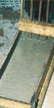 Concrete P R O D U C T I N F O R M A T I O N ADVA Flow 430 Superplasticiser Description ADVA Flow 430 is a high performance superplasticizer or high range water reducer.