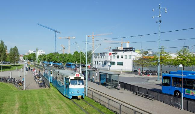 Läget i staden Tillgängligt: 3500 parkeringsplatser Knutpunkt för kollektivtrafik Promenadstråk och cykelvägar Backaplan har ett unikt läge alldeles norr om Göteborgs