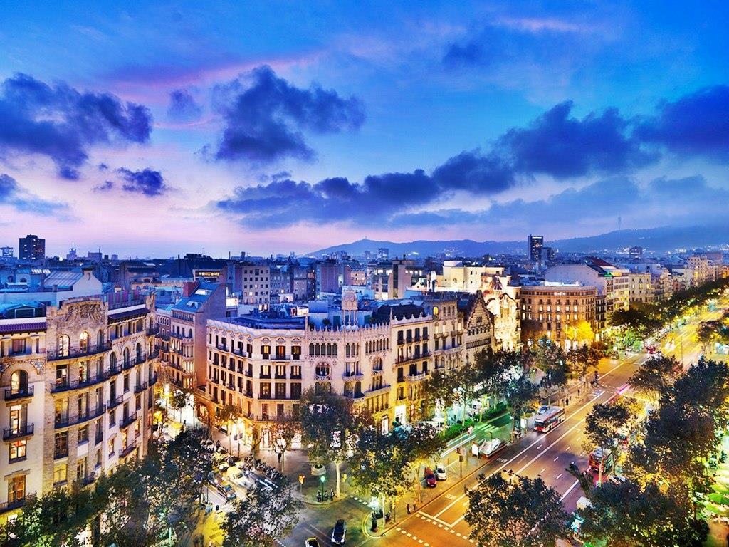 Barcelona är huvudstad i den autonoma regionen Katalonien men även för provinsen Barcelona samt greveskapet Barcelonès.