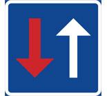 Varning för flerfärgssignal A22 ska alltid sättas upp enligt anvisningar i författningen. Varningsmärket för kö, A34, bör placeras på lämpligt avstånd före signalen., se ovan.