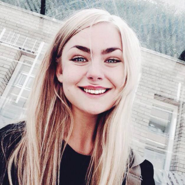 Sandra Amrén I juni månad 2015 står jag nyutexaminerad med en Personal- och arbetsvetenskaplig kandidatexamen i min hand.