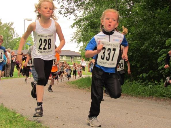 Klass 10 Knattar flickor -8 år 700 m (födda 2003 och senare) 1 Emelie Siverstedt Nyköping 3,14 2 Eurolinda Shala -03 Hargs BK 3,24 3 Tindra Oknefjäll -04 3,25 4 Elin Kjell -03 Bissarna Fotboll 3,25 5