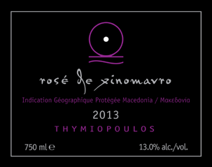 Rosé de Xinomavro Thymiopoulos Årgång 2013 Alkohalt 13% Typ: Rosé Ursprung: Naoussa Druvor: Xinomavro BS 76068-01 Doft och smak: Fyllig doft och smak av körsbär och jordgubb med frisk syra och en